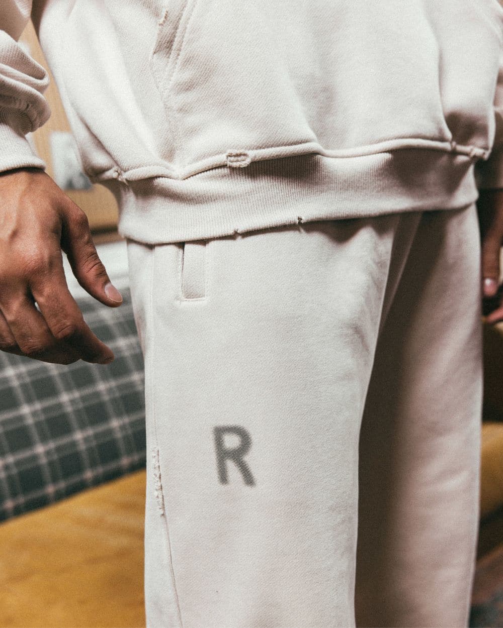 RELAXED SWEATPANTS - BONE - Richboyz